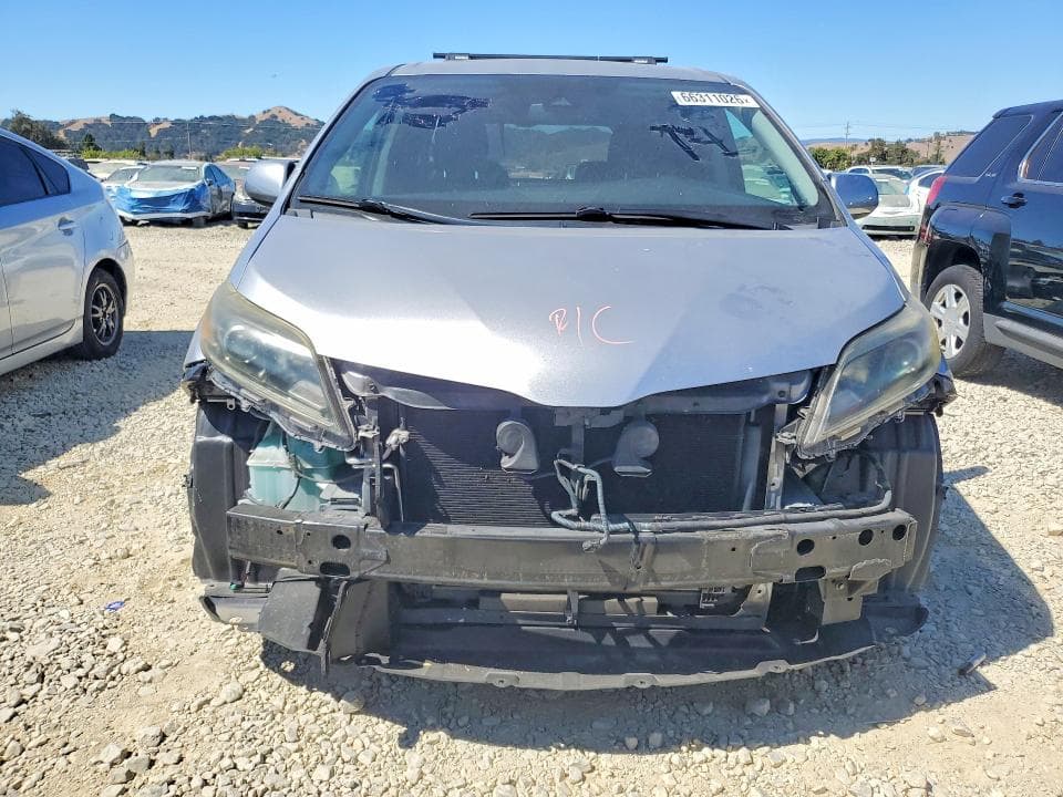2018 TOYOTA SIENNA SE 8-PASSENGER 5