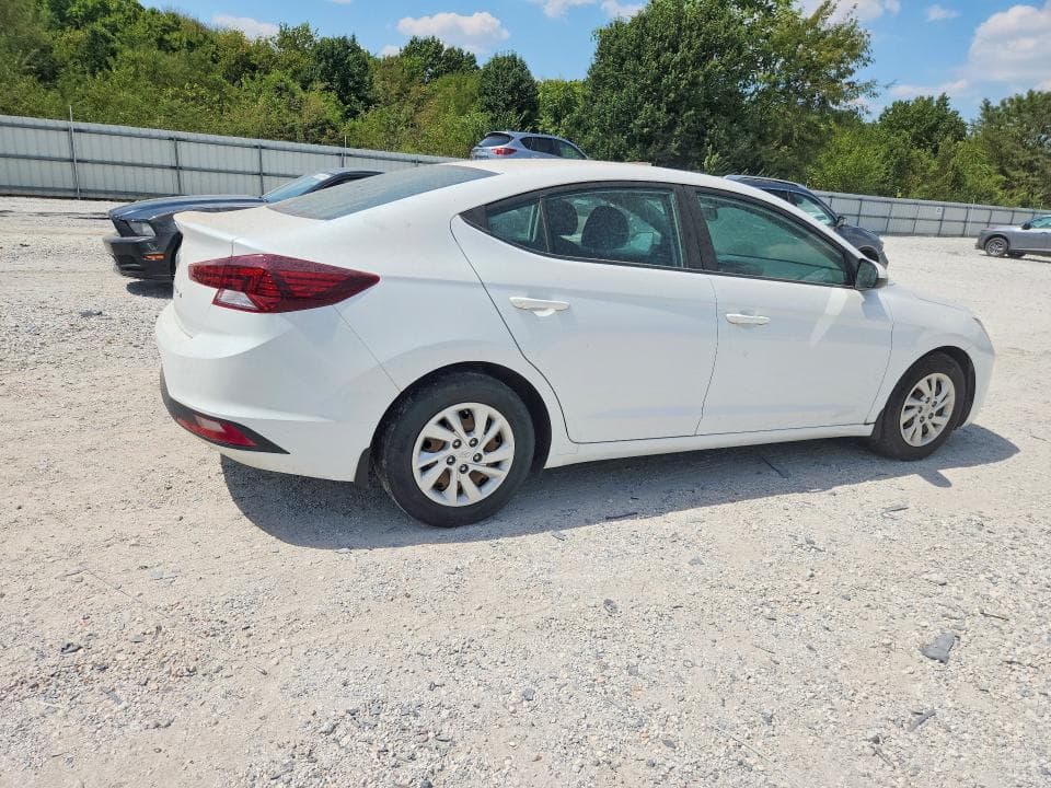 2019 HYUNDAI ELANTRA SE 3