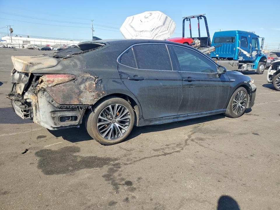 2020 TOYOTA CAMRY SE 3