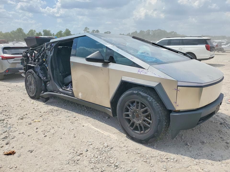 2025 TESLA CYBERTRUCK 4