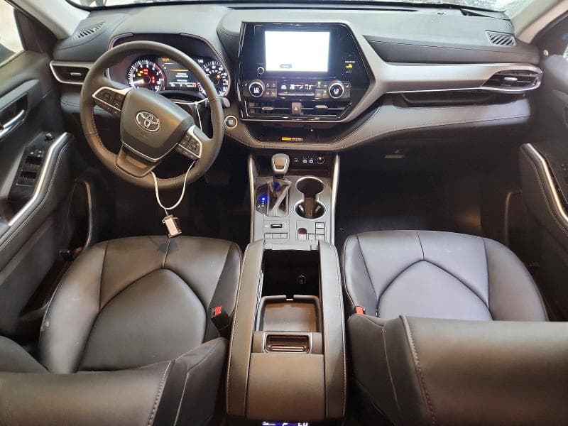 2026 TOYOTA HIGHLANDER XLE 8