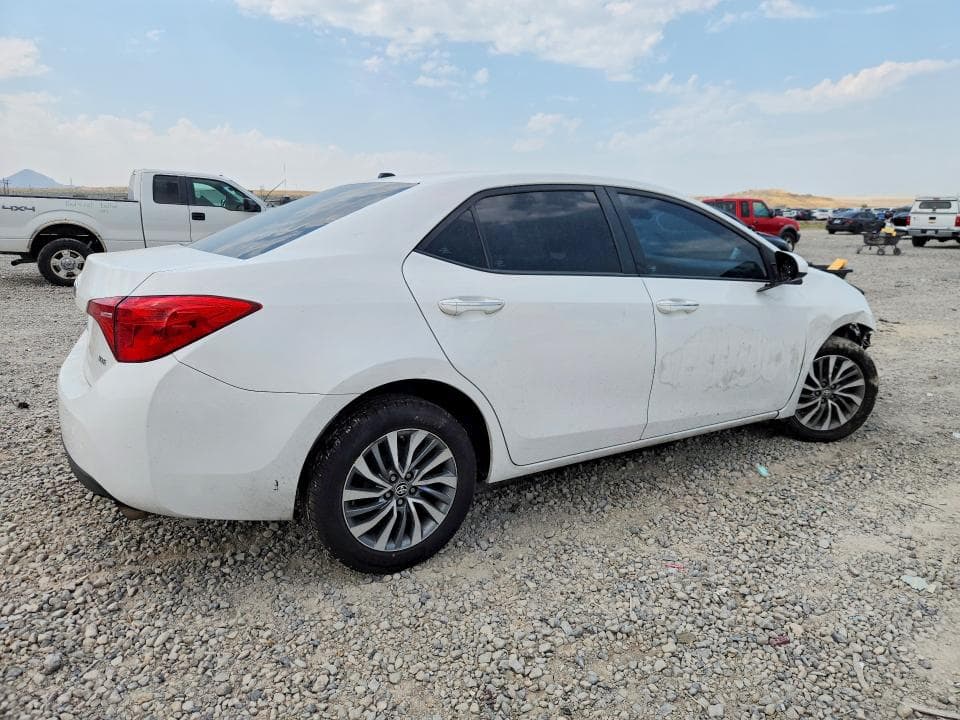 2017 TOYOTA COROLLA XLE 3