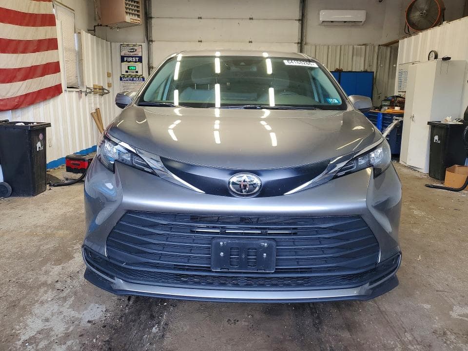 2026 TOYOTA SIENNA LE 5