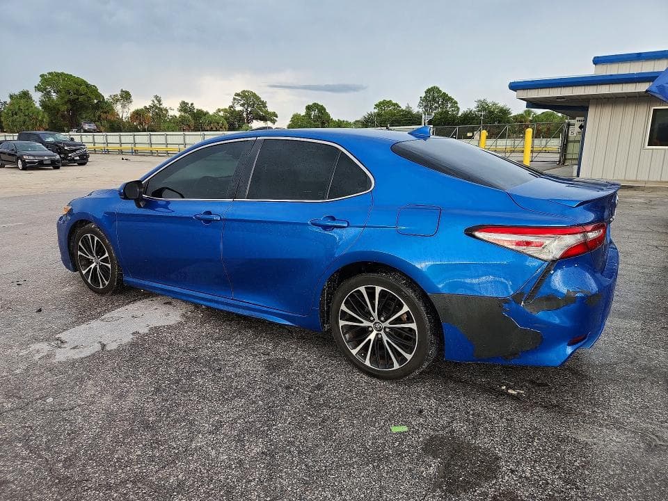 2019 TOYOTA CAMRY SE 2