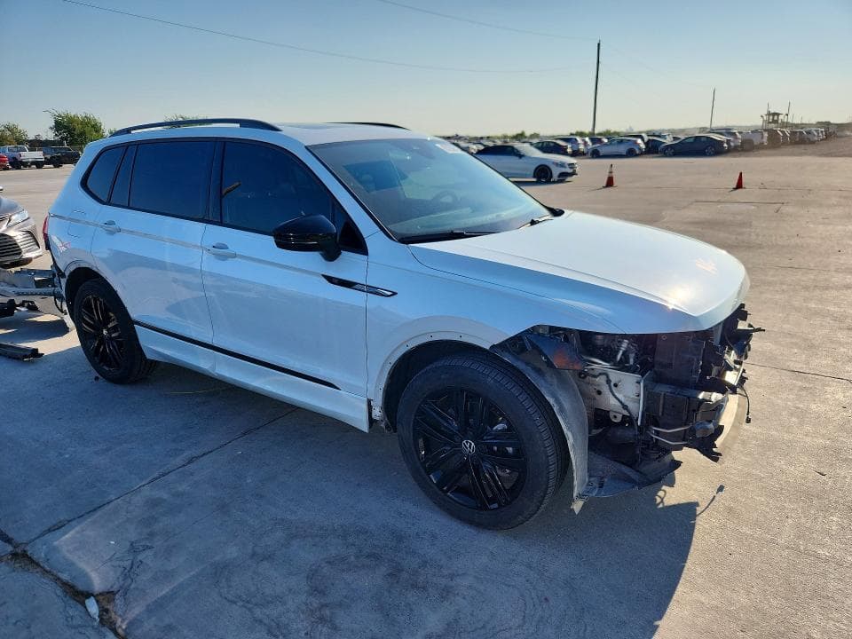 2022 VOLKSWAGEN TIGUAN SE R-LINE BLACK 4