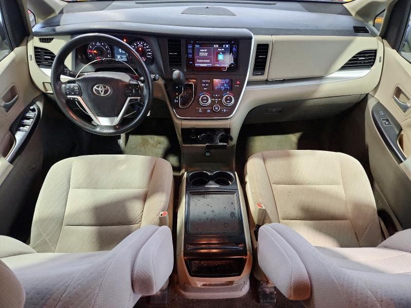 2017 TOYOTA SIENNA LE 8