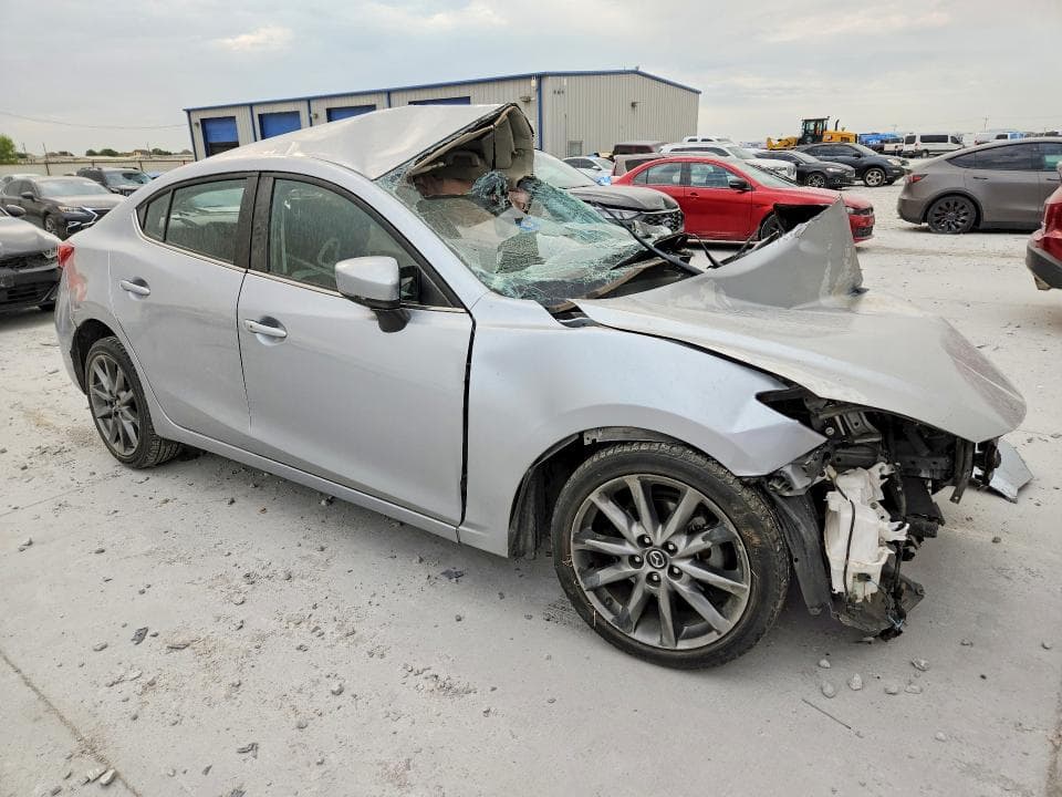 2018 MAZDA 3 TOURING 4