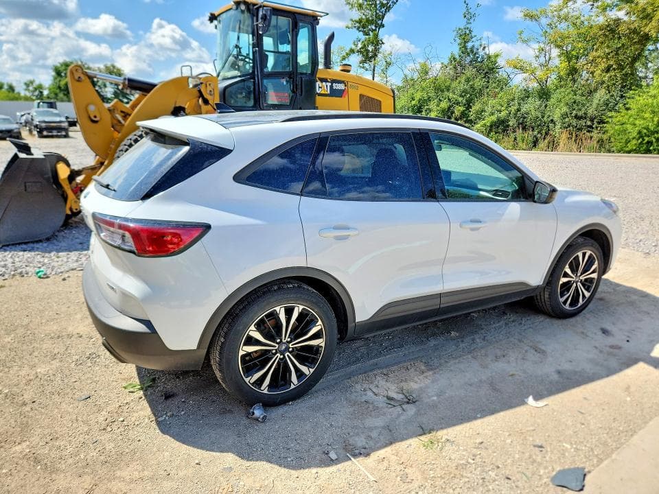 2021 FORD ESCAPE SE 3