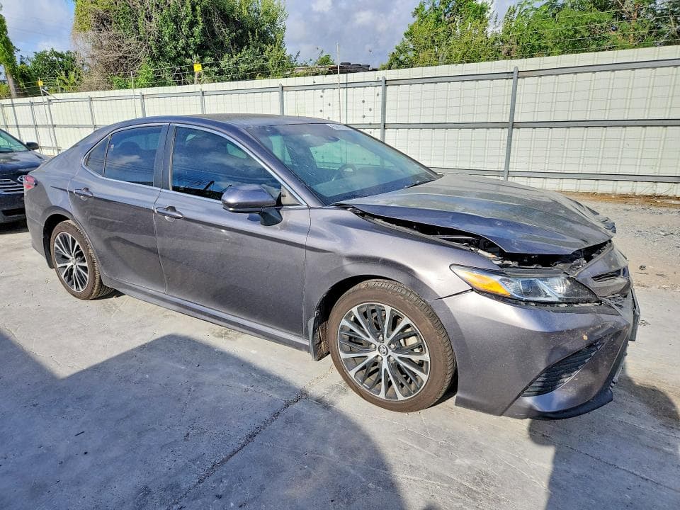 2018 TOYOTA CAMRY SE 4