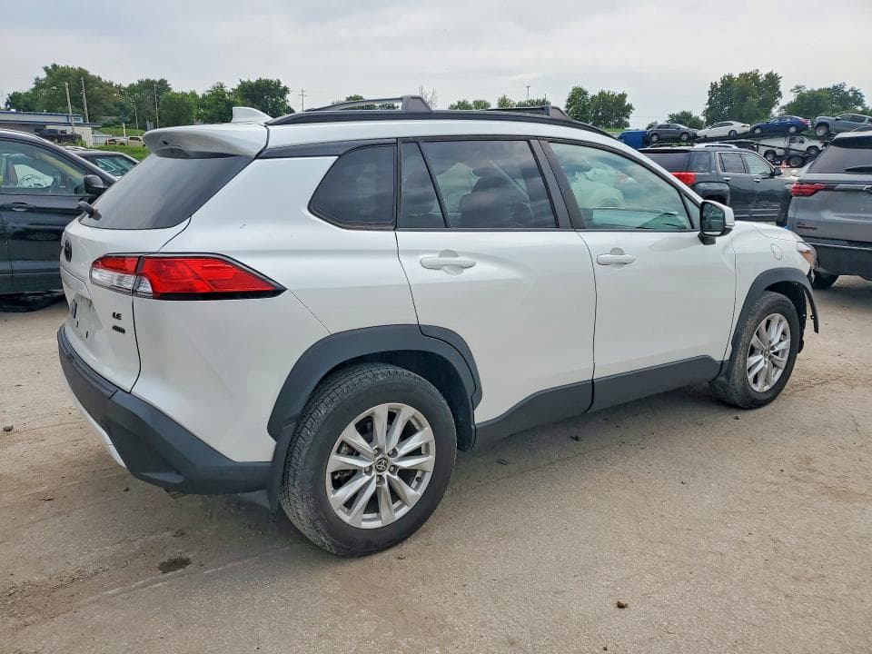 2022 TOYOTA COROLLA CROSS LE 3