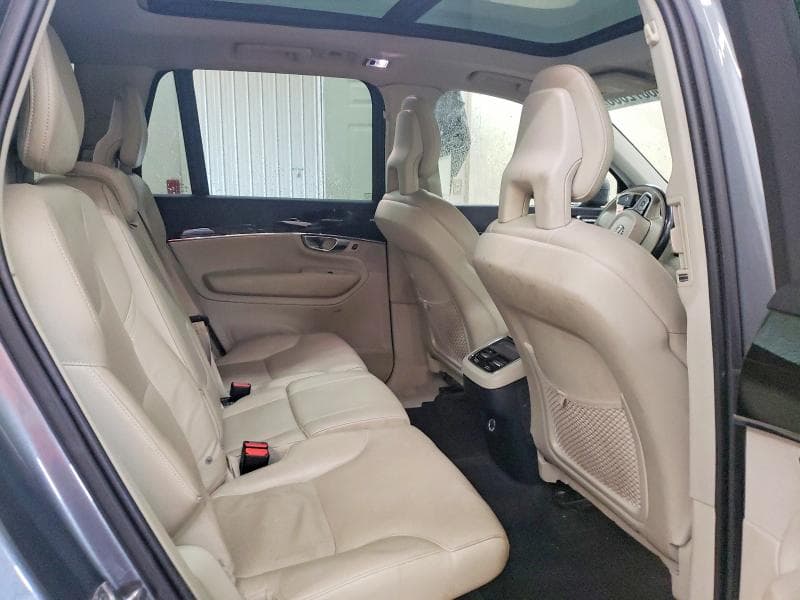 2017 VOLVO XC90 T6 11