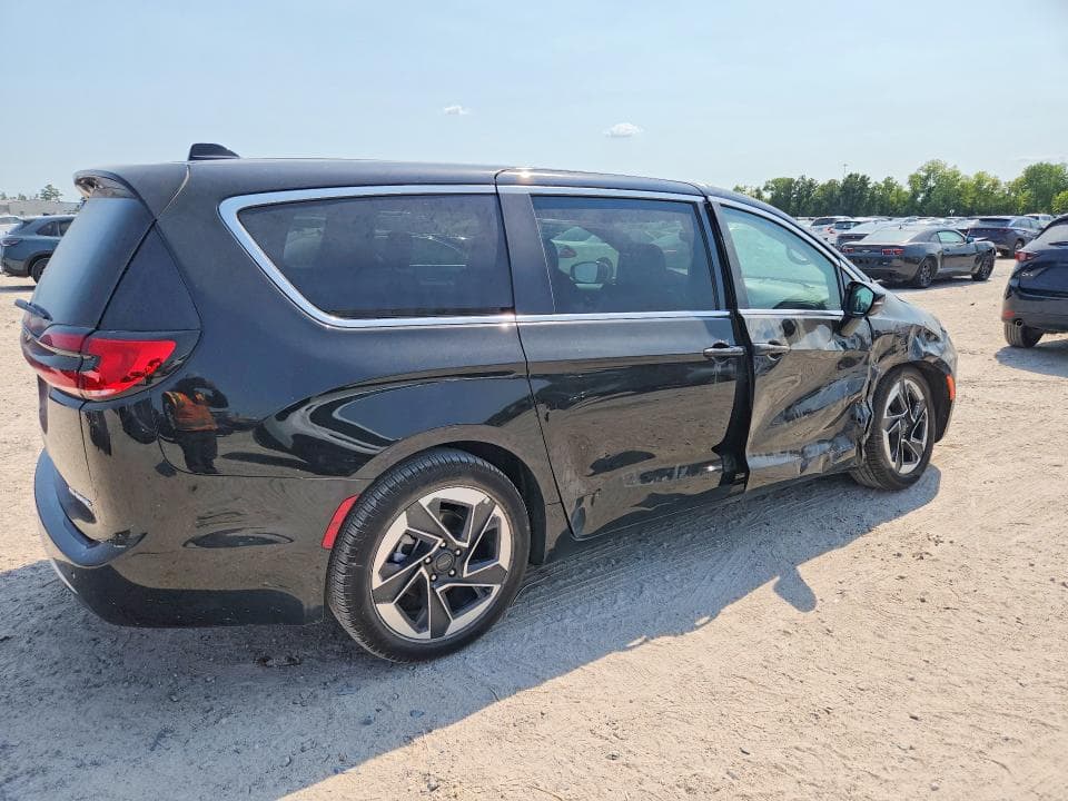 2027 CHRYSLER PACIFICA LIMITED 3