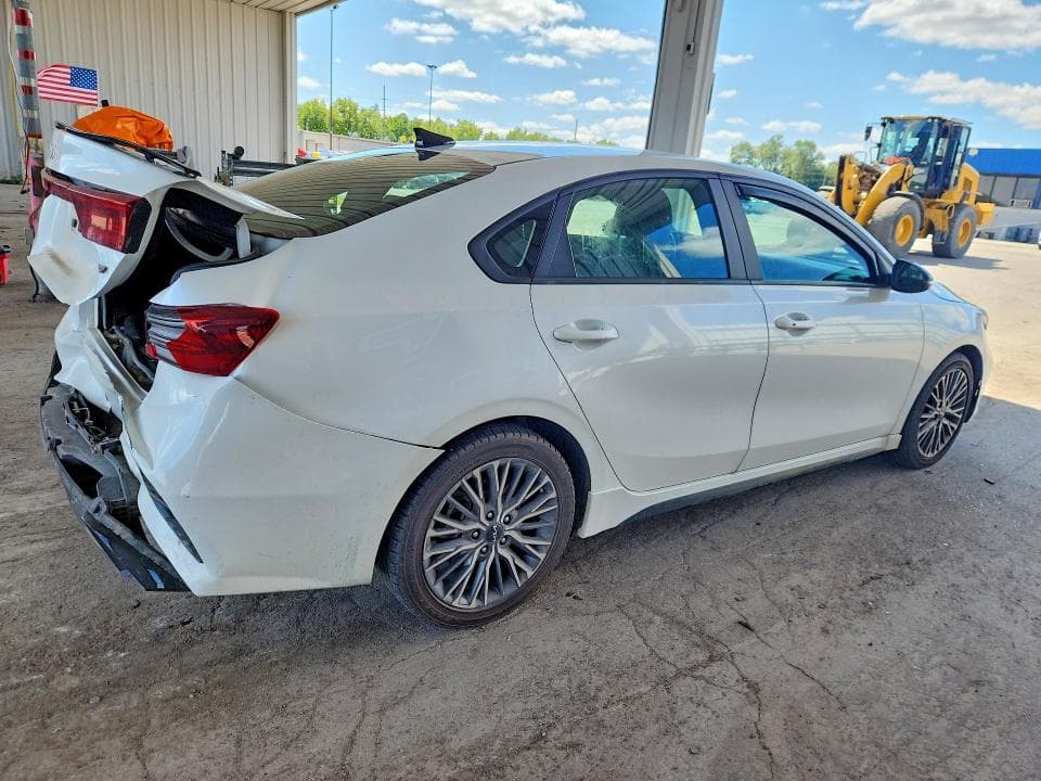 2023 KIA FORTE GT LINE 3