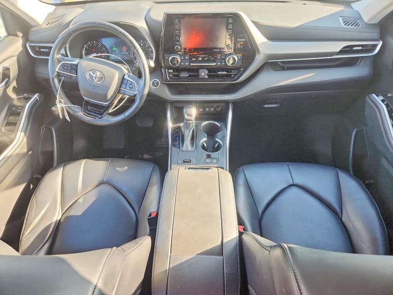 2021 TOYOTA HIGHLANDER XLE 8