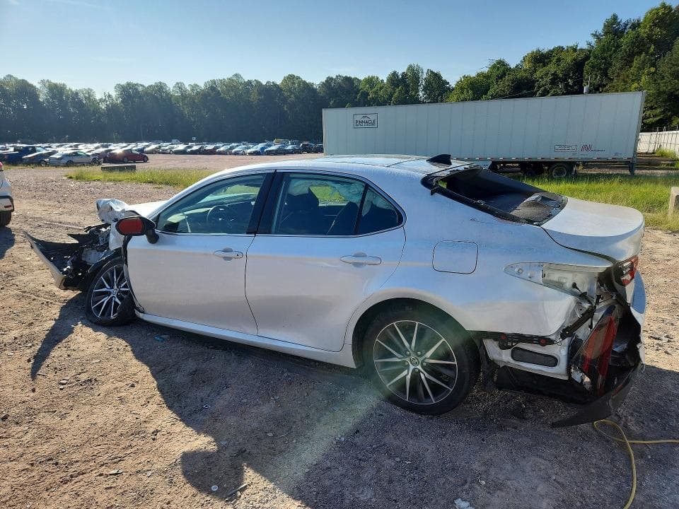 2023 TOYOTA CAMRY XLE 2