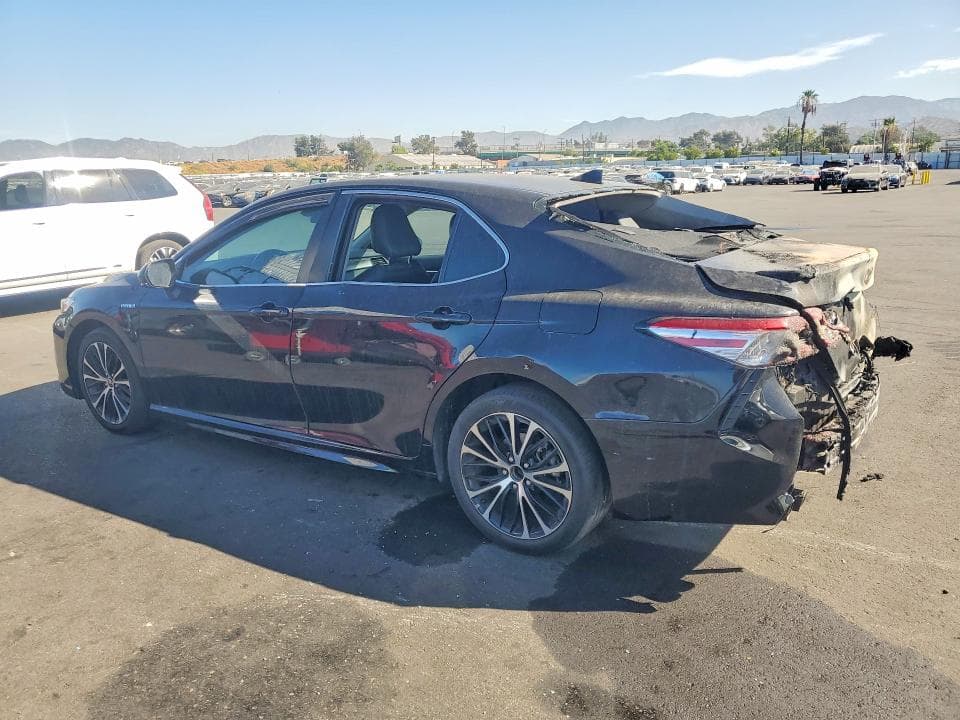 2020 TOYOTA CAMRY SE 2
