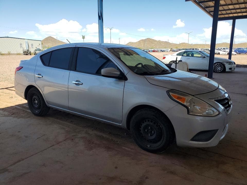 2017 NISSAN VERSA 1.6 SV 4