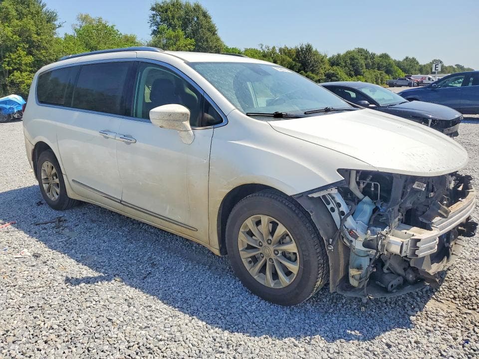2019 CHRYSLER PACIFICA TOURING L 4