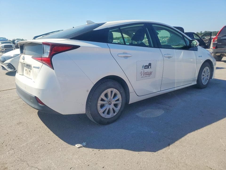 2019 TOYOTA PRIUS LE 3