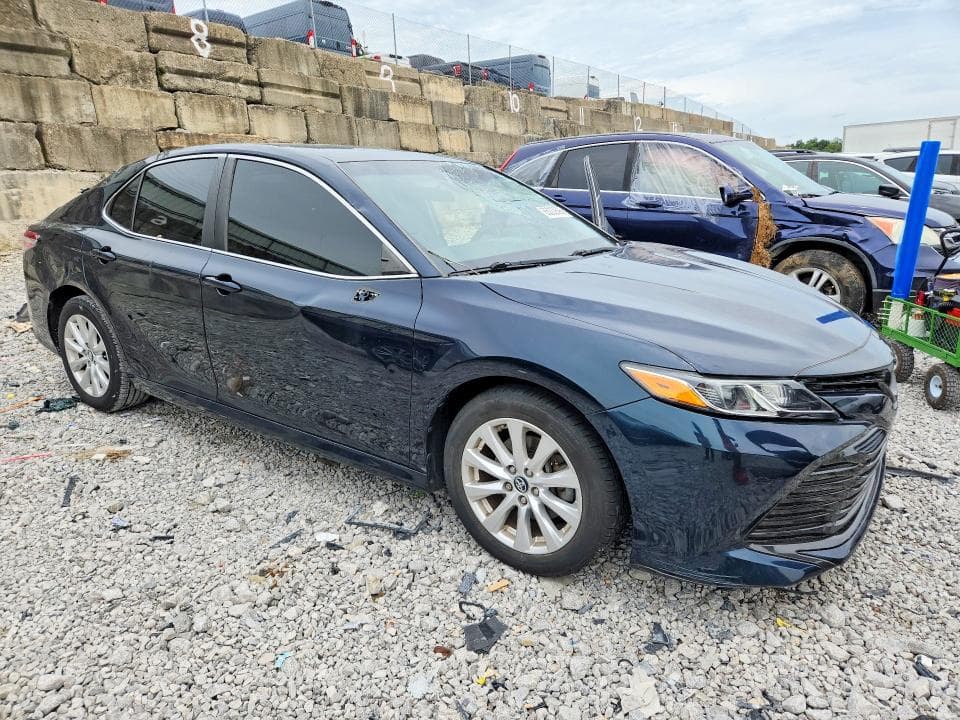 2018 TOYOTA CAMRY LE 4