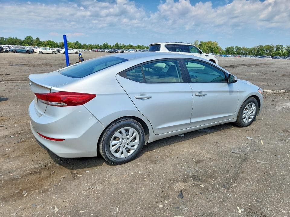 2018 HYUNDAI ELANTRA SE 3