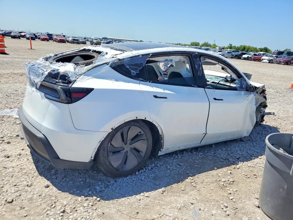2026 TESLA MODEL Y 3