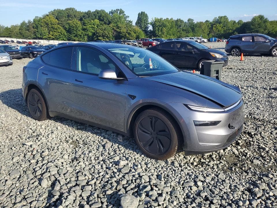 2026 TESLA MODEL Y 4