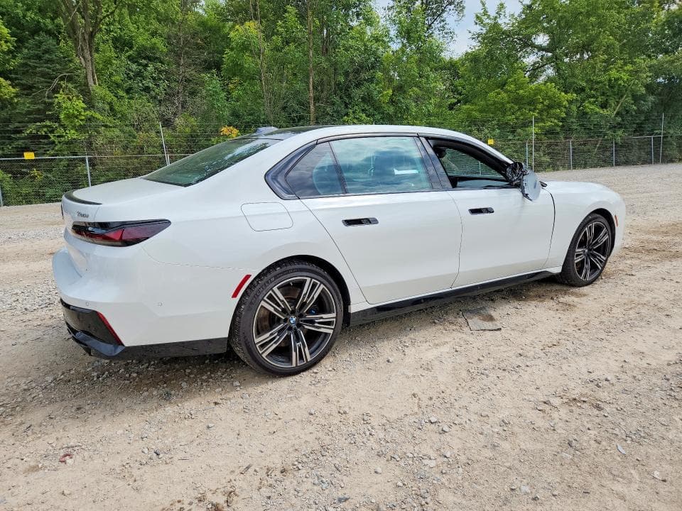 2023 BMW 760 XI 3