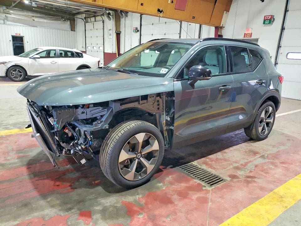 2026 VOLVO XC40 PLUS - 1