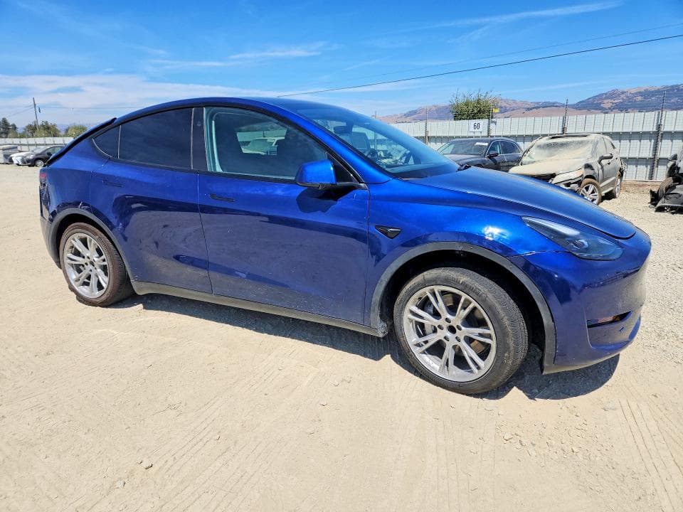 2023 TESLA MODEL Y 4