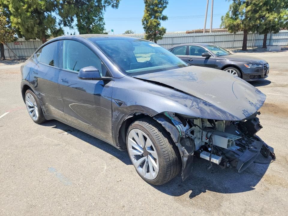 2026 TESLA MODEL Y 4