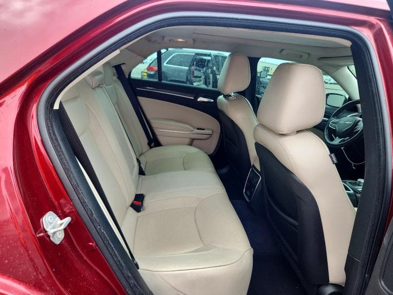 2017 CHRYSLER 300C 10