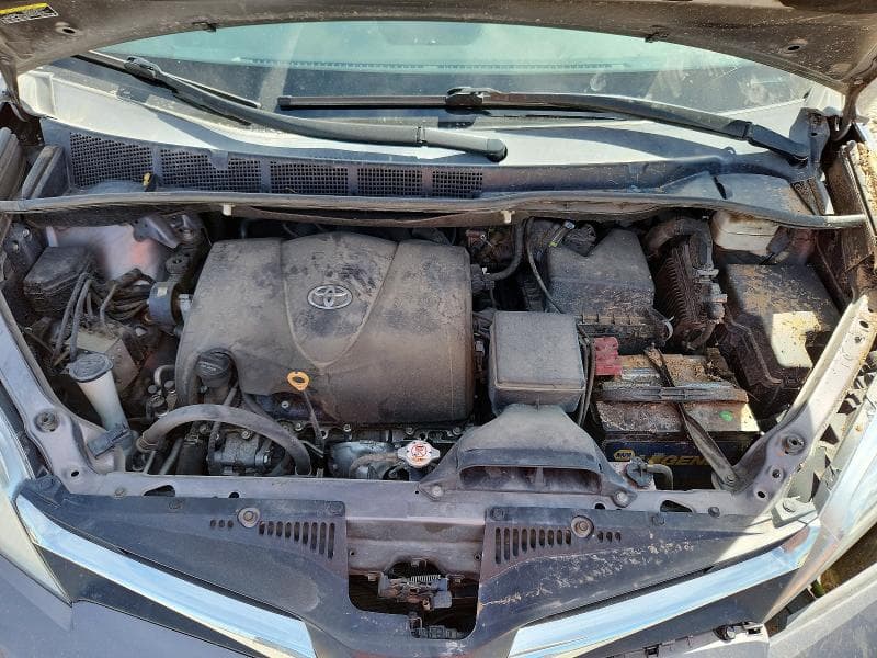 2019 TOYOTA SIENNA LE 12