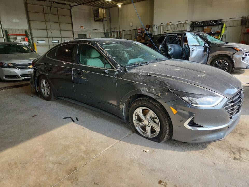 2022 HYUNDAI SONATA SE 4