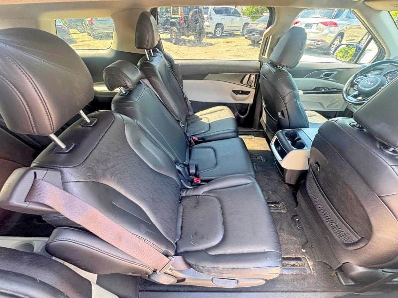 2022 KIA CARNIVAL LX 6