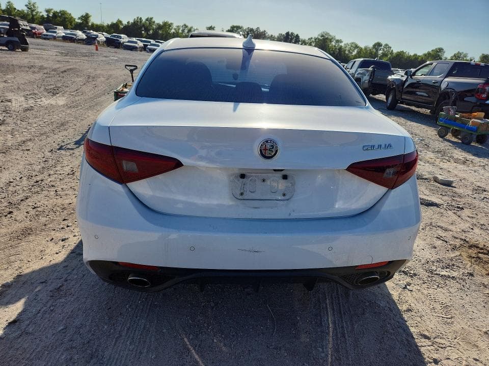 2018 ALFA ROMEO GIULIA TI 6