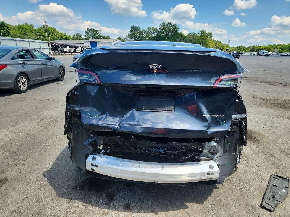 2025 TESLA MODEL Y 6