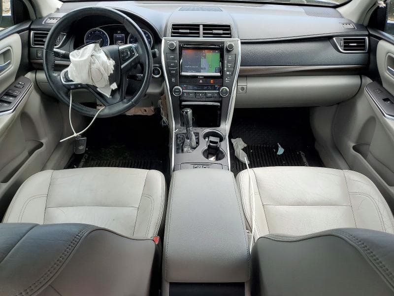 2017 TOYOTA CAMRY XLE 8