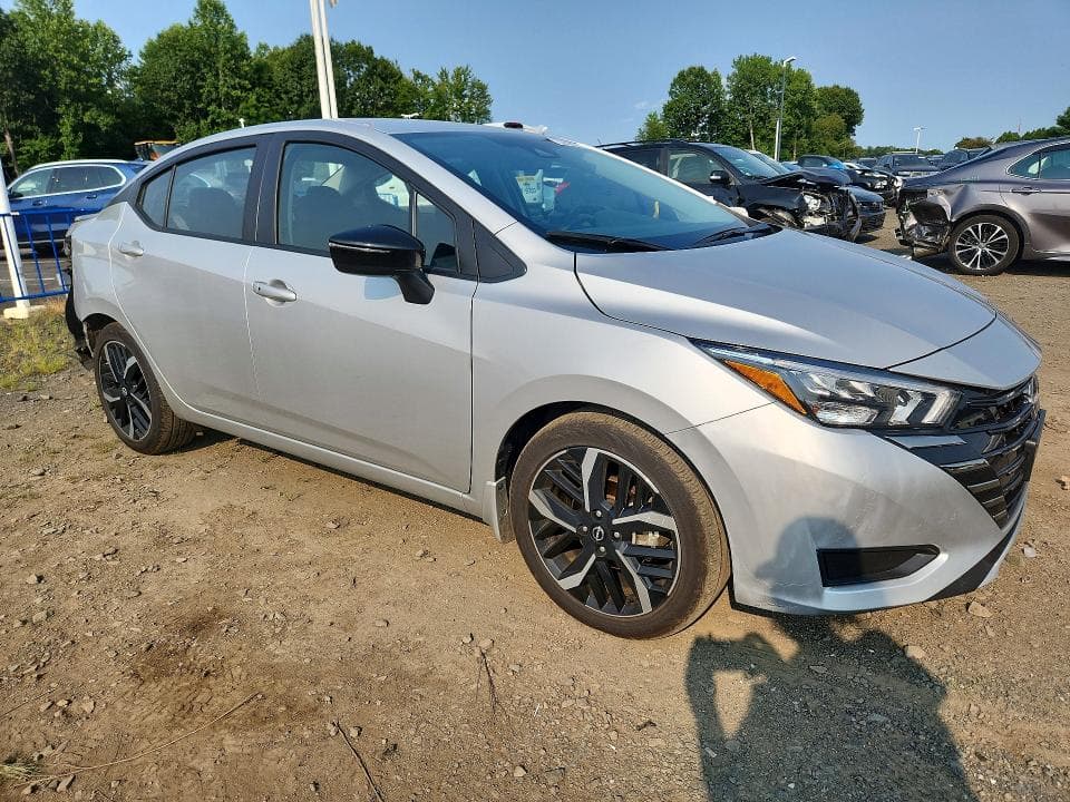 2025 NISSAN VERSA SR 4