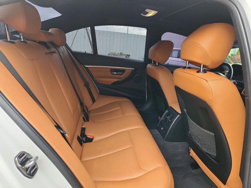 2018 BMW 330 XI 10