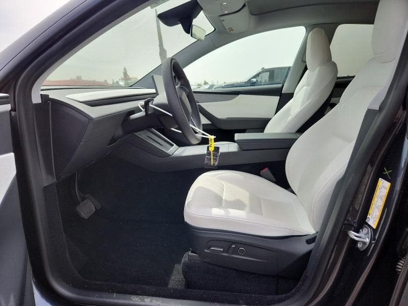 2026 TESLA MODEL Y 7