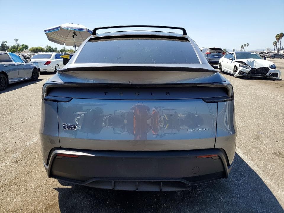 2026 TESLA MODEL Y 6