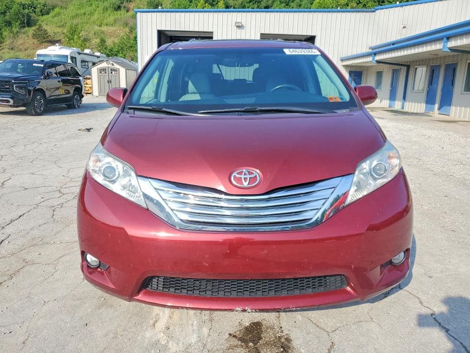 2017 TOYOTA SIENNA XLE 7-PASSENGER 5