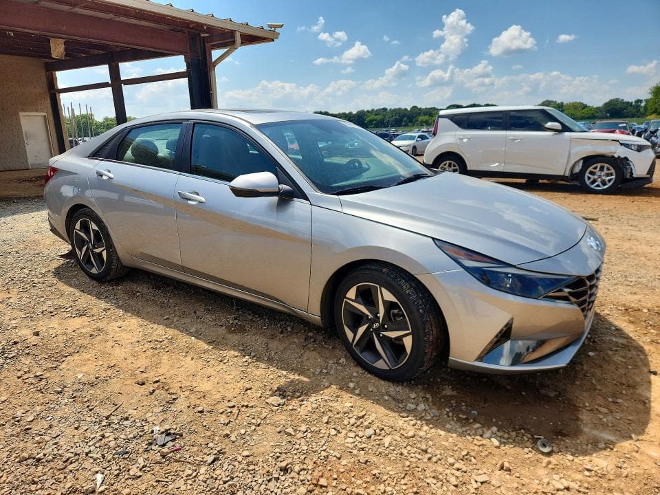 2022 HYUNDAI ELANTRA SEL 4