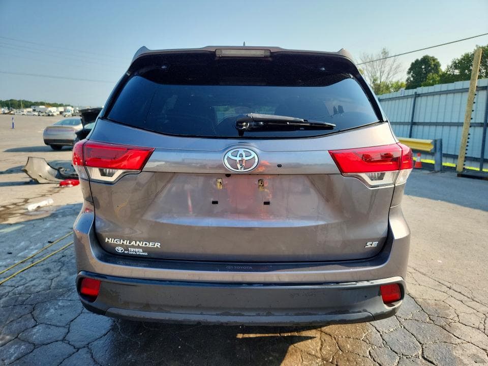 2018 TOYOTA HIGHLANDER SE 6