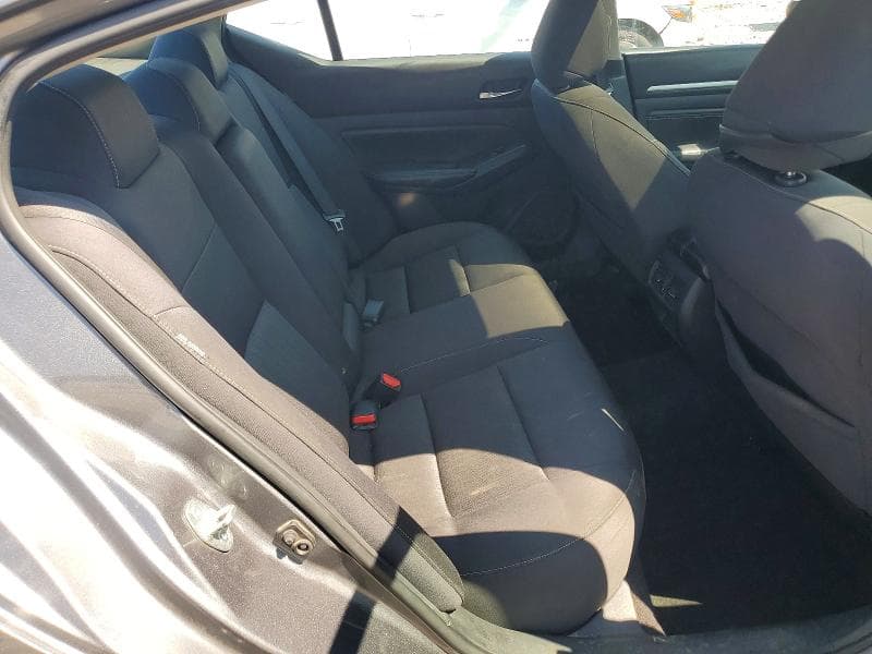 2019 NISSAN ALTIMA SV 10