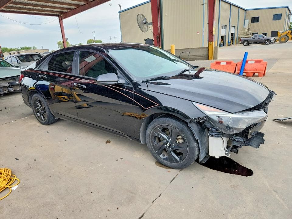 2022 HYUNDAI ELANTRA SEL 4