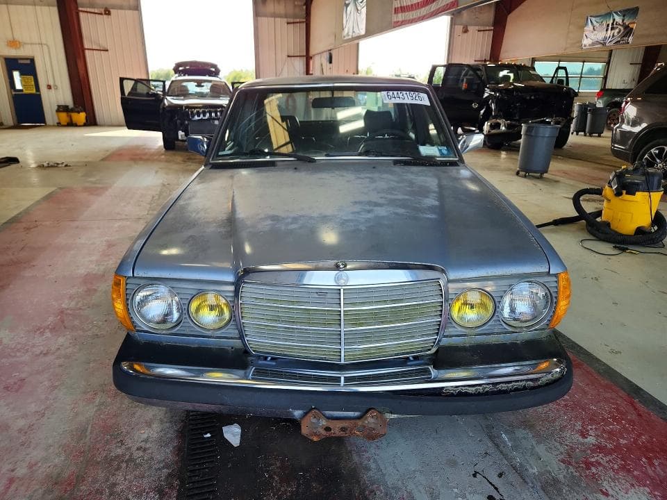 1983 MERCEDES-BENZ 300 DT 5