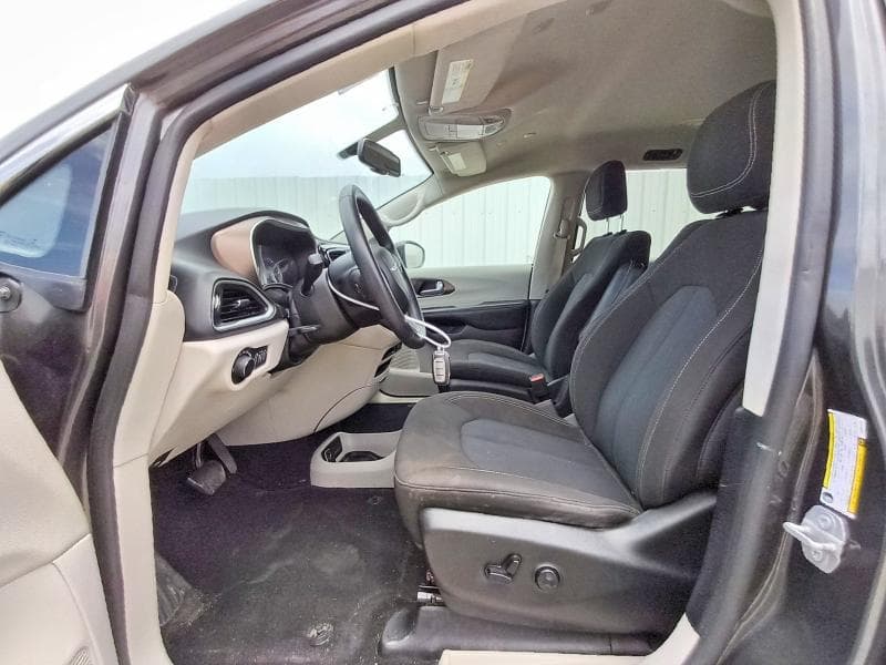 2020 CHRYSLER VOYAGER LX 7