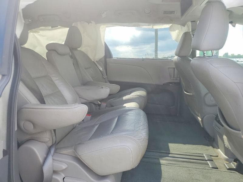 2017 TOYOTA SIENNA XLE PREMIUM 8-PASSENGER 11